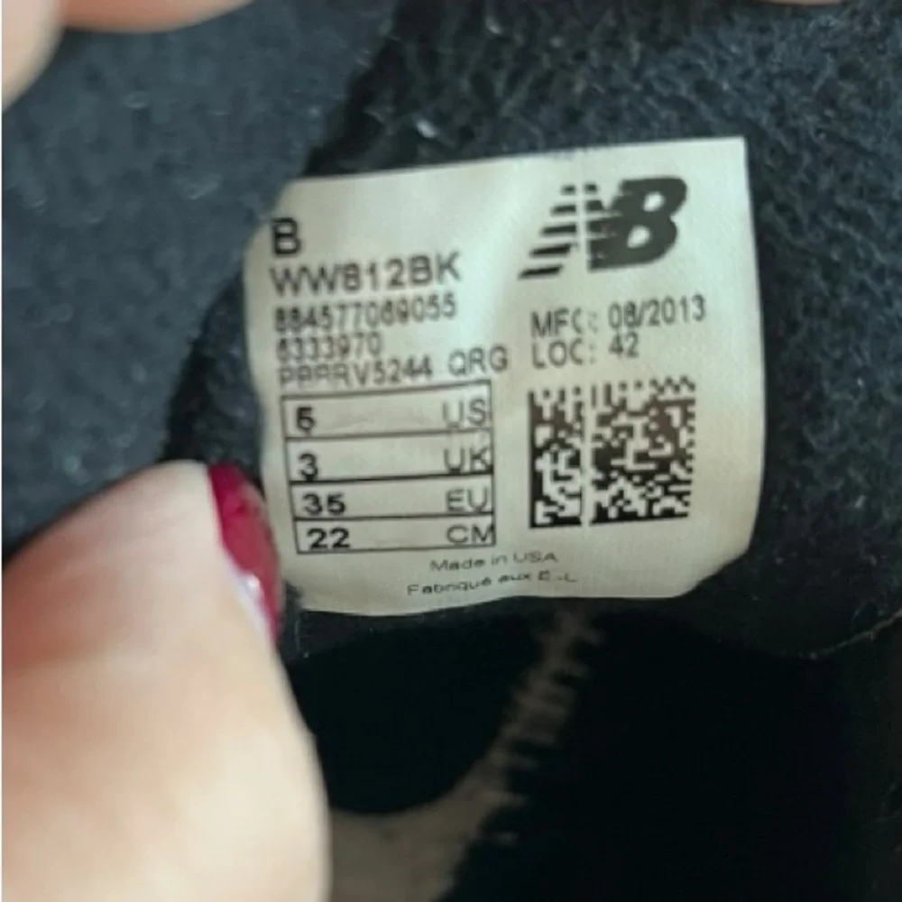New Balance 812 sneakers in black